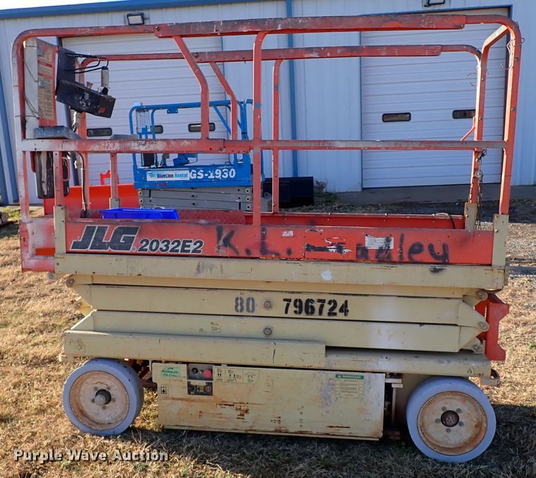 image for item IS9339 JLG 2032E2  scissor lift
