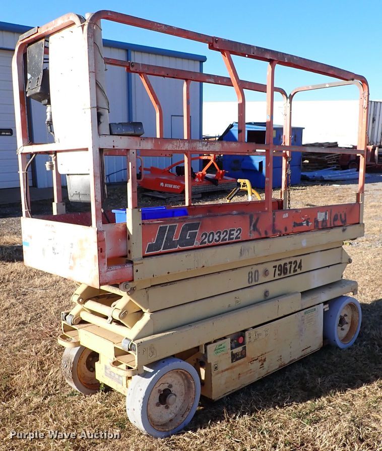 image for item IS9339 JLG 2032E2  scissor lift