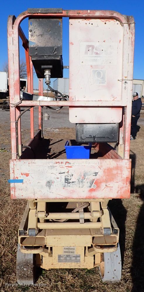 image for item IS9339 JLG 2032E2  scissor lift