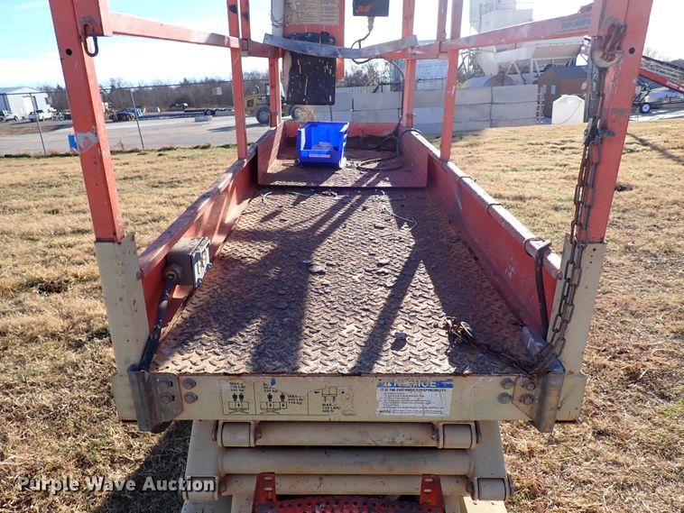 image for item IS9339 JLG 2032E2  scissor lift