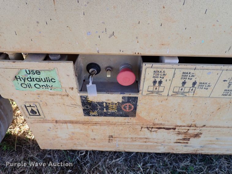 image for item IS9339 JLG 2032E2  scissor lift