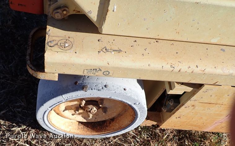 image for item IS9339 JLG 2032E2  scissor lift