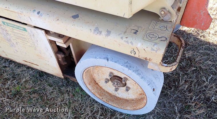 image for item IS9339 JLG 2032E2  scissor lift