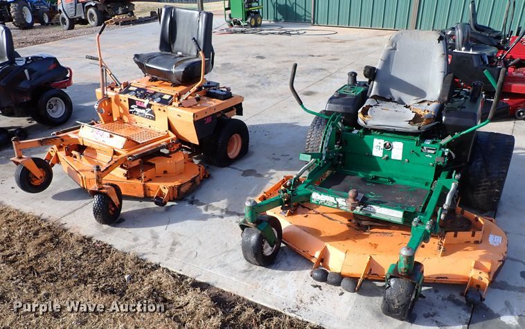 image for item IS9383 (2) ZTR lawn mowers