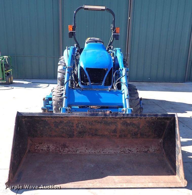image for item IS9384 New Holland TC40DA  MFWD tractor