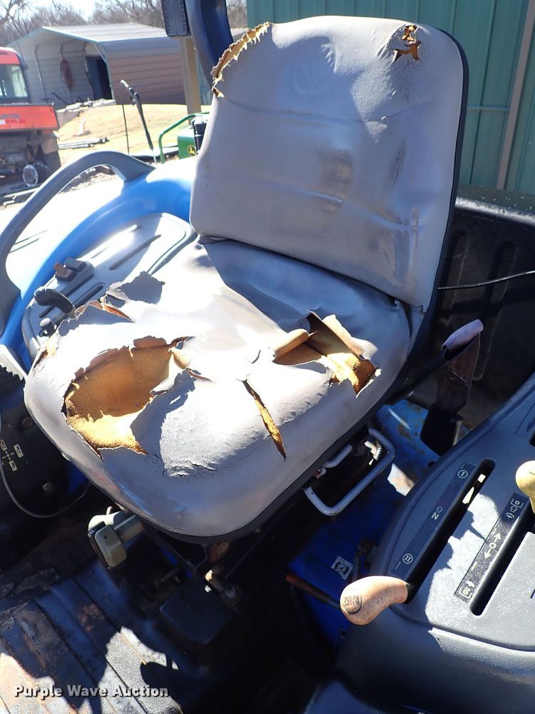 image for item IS9384 New Holland TC40DA  MFWD tractor