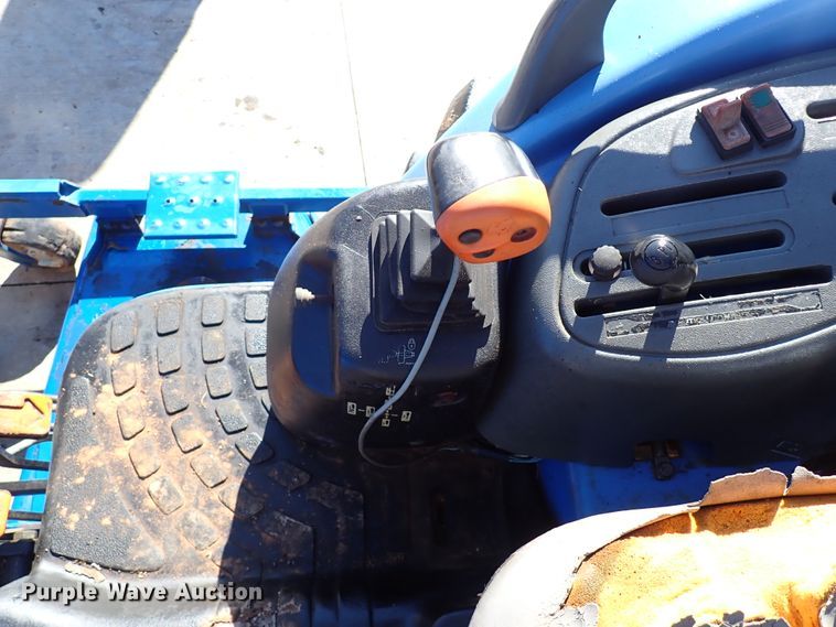 image for item IS9384 New Holland TC40DA  MFWD tractor