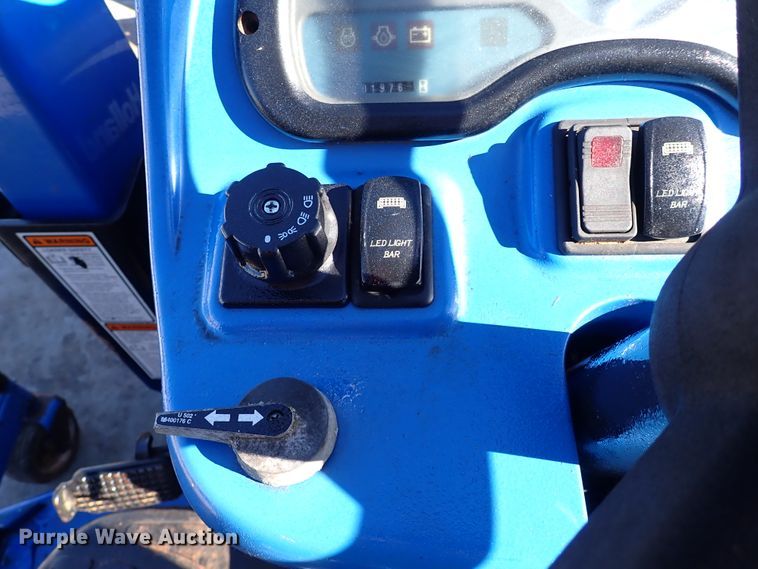 image for item IS9384 New Holland TC40DA  MFWD tractor