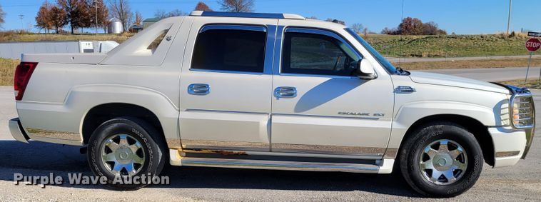 image for item IV9599 2004 Cadillac Escalade EXT  Crew Cab pickup truck