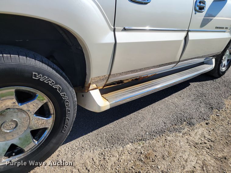 image for item IV9599 2004 Cadillac Escalade EXT  Crew Cab pickup truck