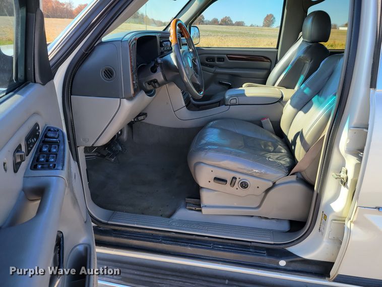 image for item IV9599 2004 Cadillac Escalade EXT  Crew Cab pickup truck