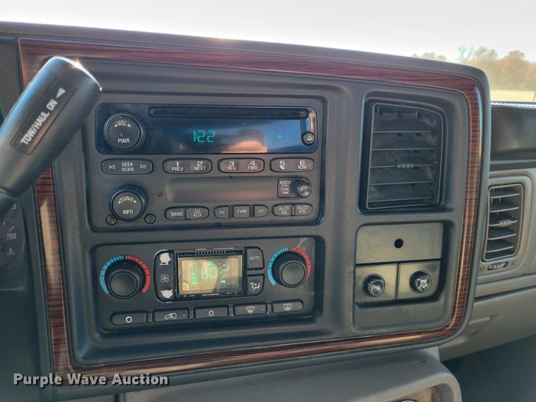 image for item IV9599 2004 Cadillac Escalade EXT  Crew Cab pickup truck