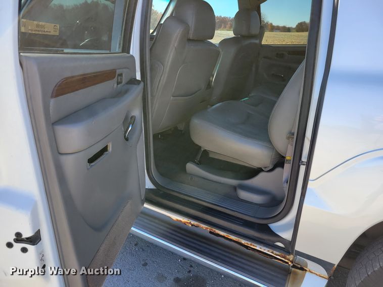 image for item IV9599 2004 Cadillac Escalade EXT  Crew Cab pickup truck