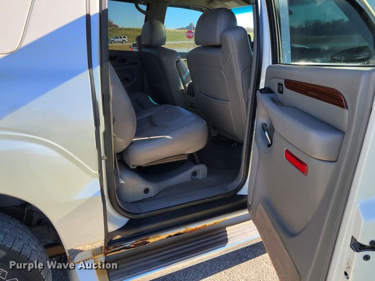 image for item IV9599 2004 Cadillac Escalade EXT  Crew Cab pickup truck