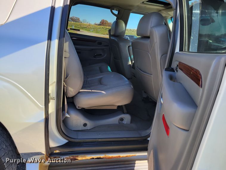 image for item IV9599 2004 Cadillac Escalade EXT  Crew Cab pickup truck