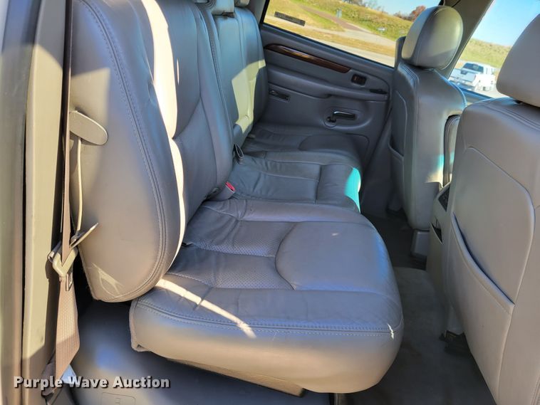 image for item IV9599 2004 Cadillac Escalade EXT  Crew Cab pickup truck