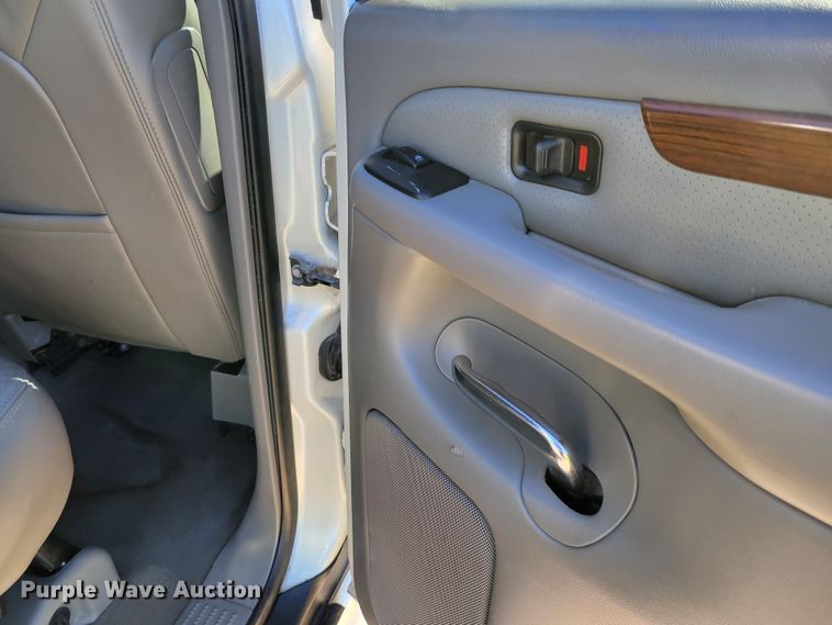 image for item IV9599 2004 Cadillac Escalade EXT  Crew Cab pickup truck