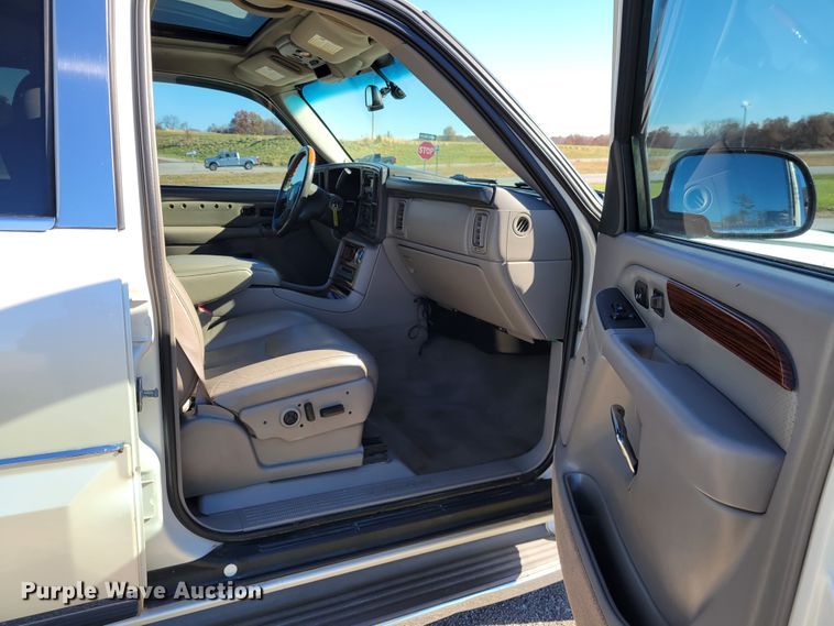 image for item IV9599 2004 Cadillac Escalade EXT  Crew Cab pickup truck