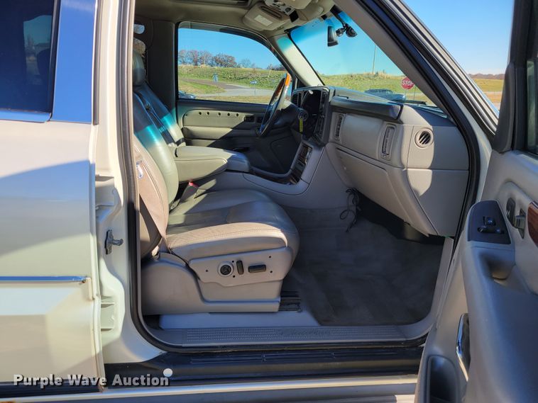 image for item IV9599 2004 Cadillac Escalade EXT  Crew Cab pickup truck