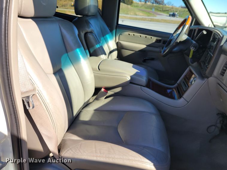 image for item IV9599 2004 Cadillac Escalade EXT  Crew Cab pickup truck