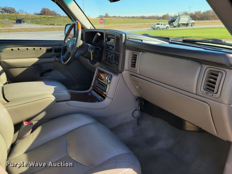 image for item IV9599 2004 Cadillac Escalade EXT  Crew Cab pickup truck