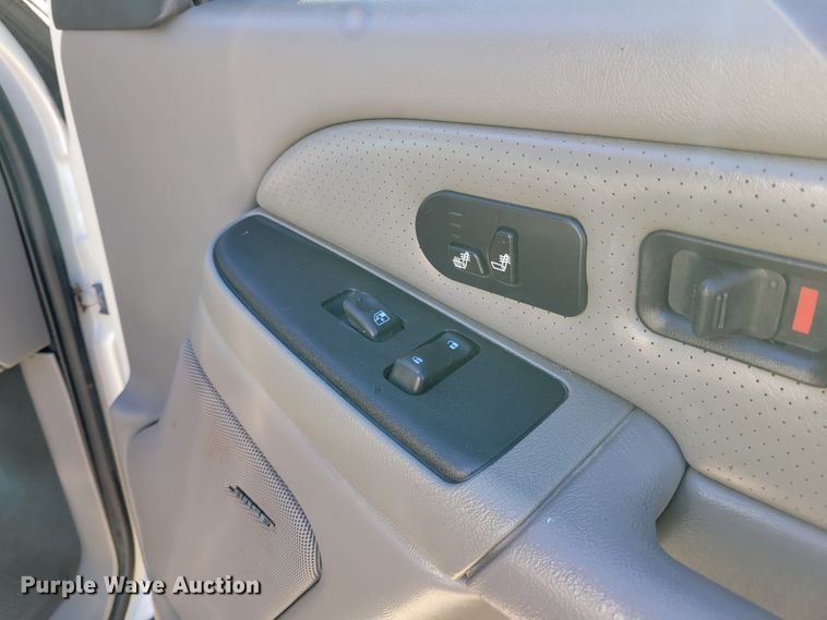 image for item IV9599 2004 Cadillac Escalade EXT  Crew Cab pickup truck