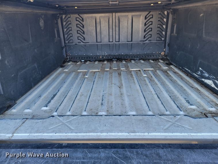 image for item IV9599 2004 Cadillac Escalade EXT  Crew Cab pickup truck