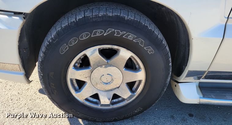 image for item IV9599 2004 Cadillac Escalade EXT  Crew Cab pickup truck