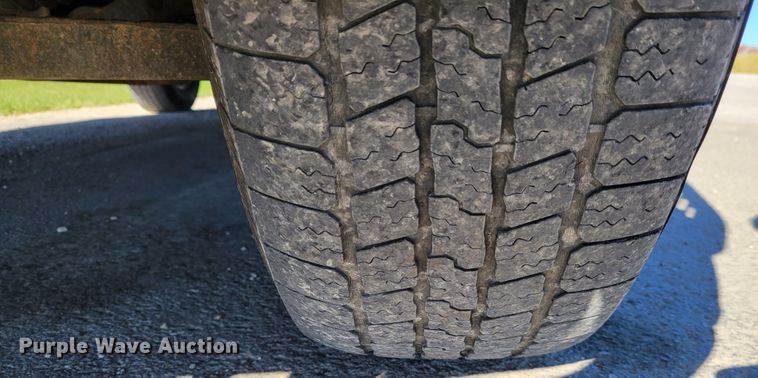 image for item IV9599 2004 Cadillac Escalade EXT  Crew Cab pickup truck