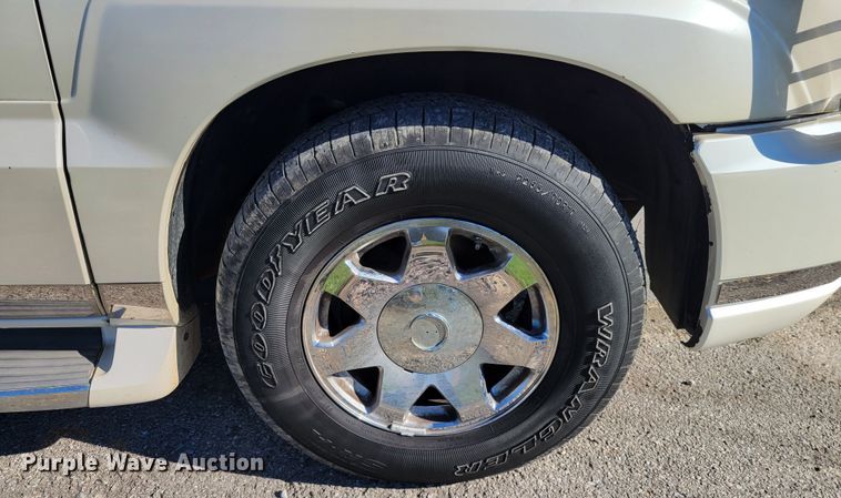 image for item IV9599 2004 Cadillac Escalade EXT  Crew Cab pickup truck