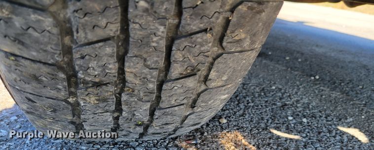 image for item IV9599 2004 Cadillac Escalade EXT  Crew Cab pickup truck