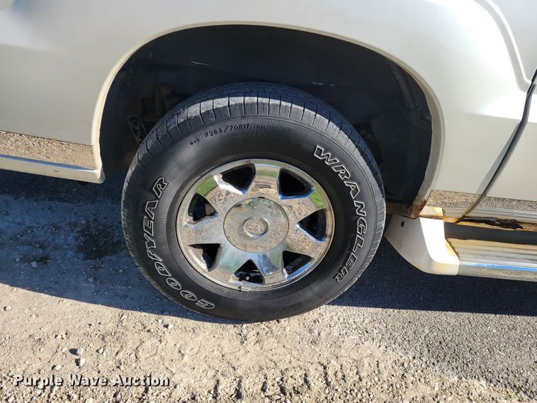 image for item IV9599 2004 Cadillac Escalade EXT  Crew Cab pickup truck