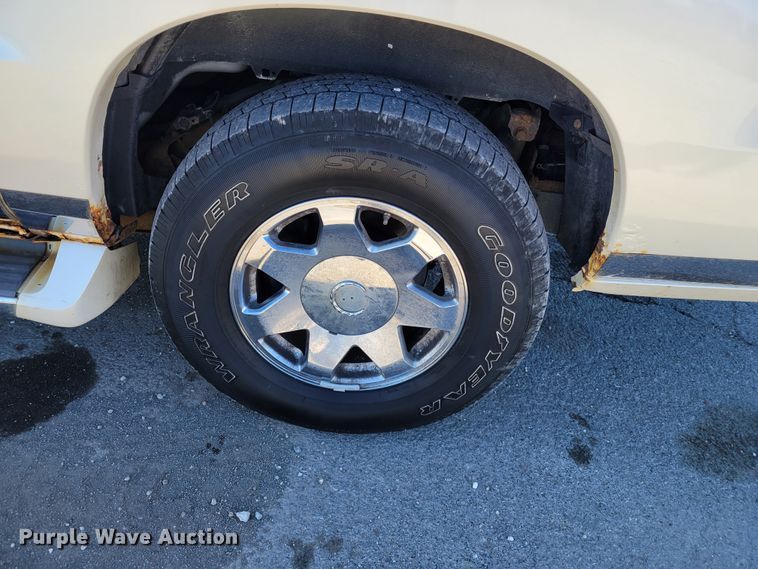 image for item IV9599 2004 Cadillac Escalade EXT  Crew Cab pickup truck