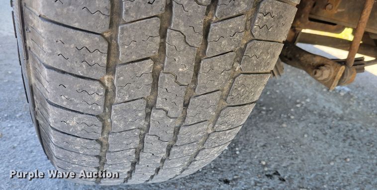 image for item IV9599 2004 Cadillac Escalade EXT  Crew Cab pickup truck