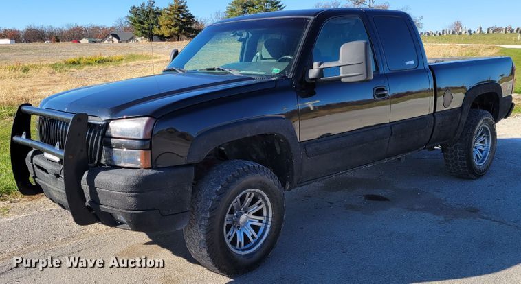 image for item IV9610 2005 Chevrolet Silverado 1500  Ext. Cab pickup truck