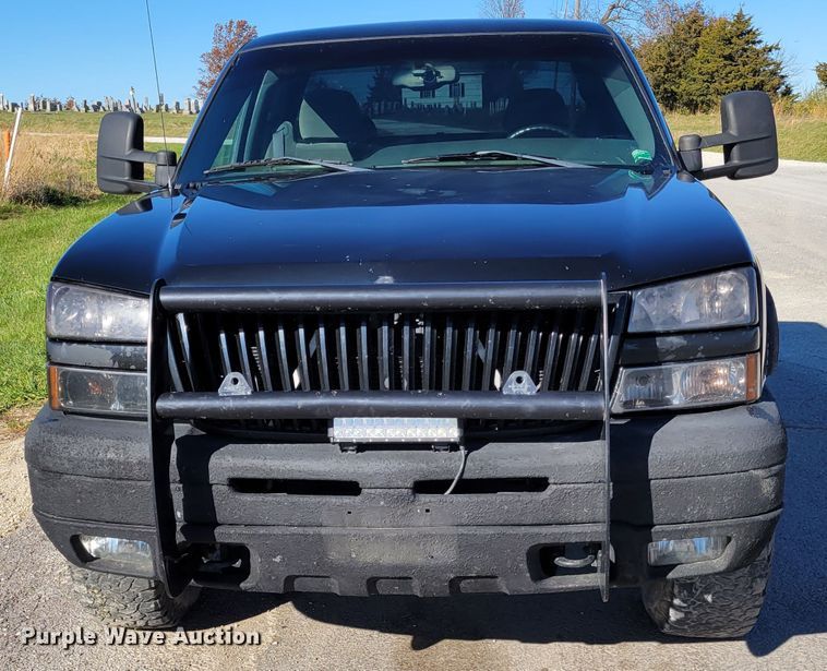 image for item IV9610 2005 Chevrolet Silverado 1500  Ext. Cab pickup truck