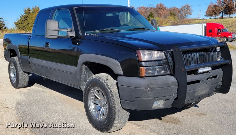 image for item IV9610 2005 Chevrolet Silverado 1500  Ext. Cab pickup truck