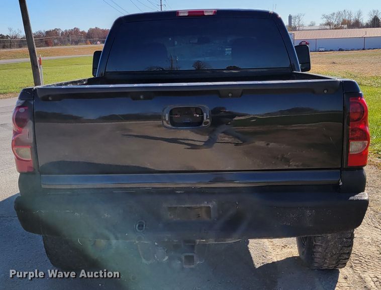 image for item IV9610 2005 Chevrolet Silverado 1500  Ext. Cab pickup truck