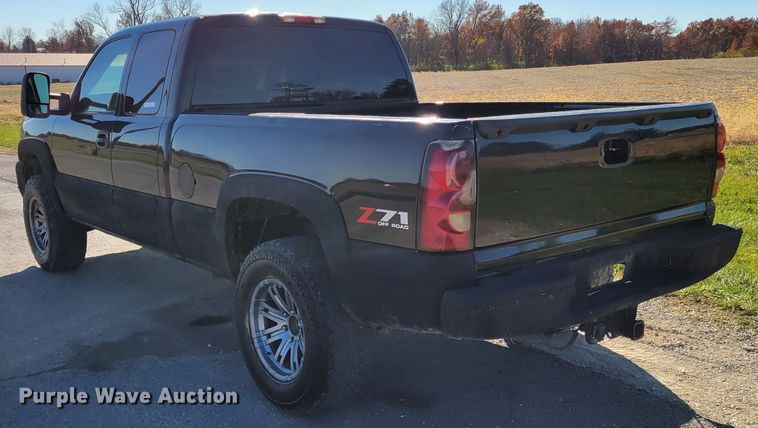 image for item IV9610 2005 Chevrolet Silverado 1500  Ext. Cab pickup truck
