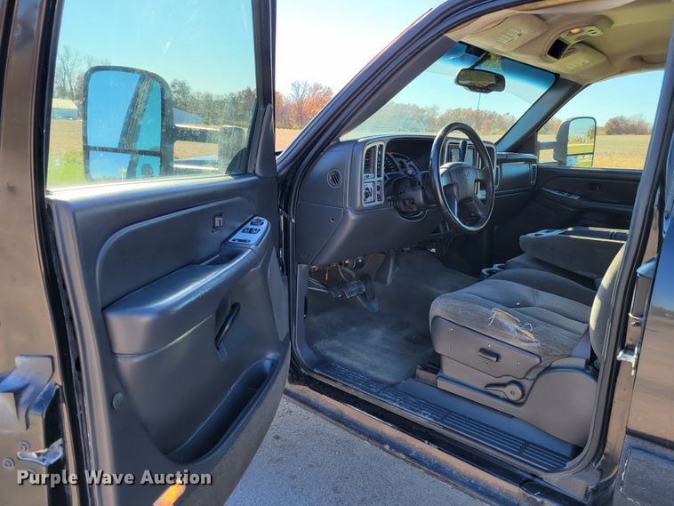 image for item IV9610 2005 Chevrolet Silverado 1500  Ext. Cab pickup truck