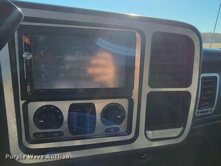 image for item IV9610 2005 Chevrolet Silverado 1500  Ext. Cab pickup truck