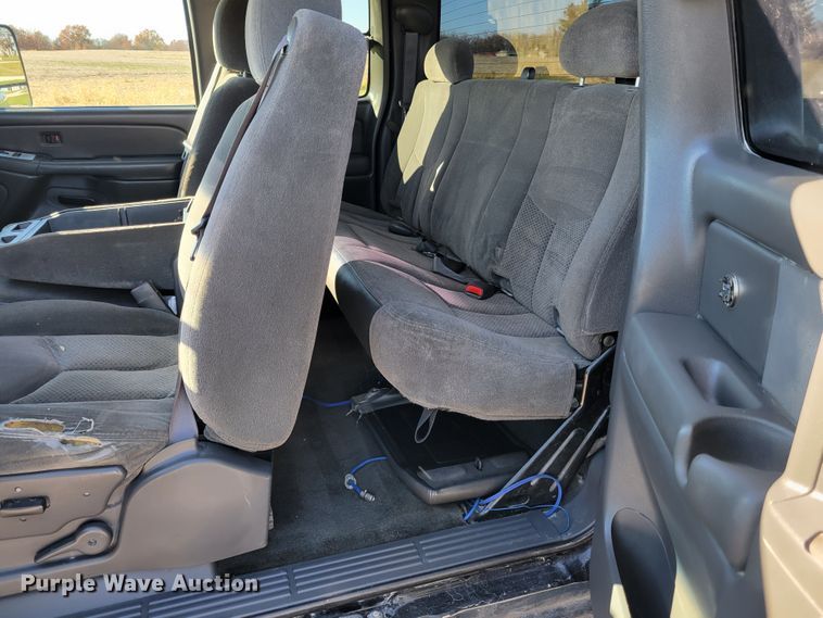 image for item IV9610 2005 Chevrolet Silverado 1500  Ext. Cab pickup truck