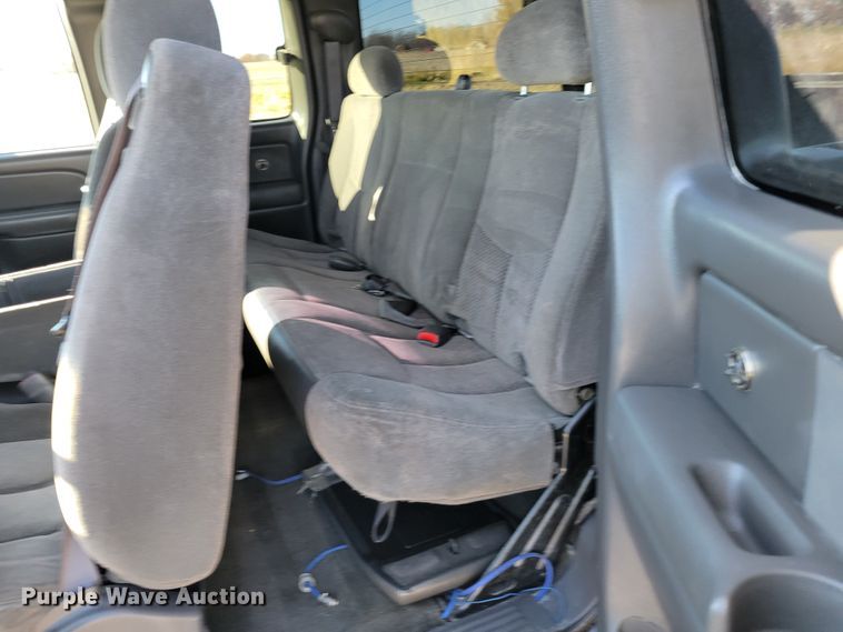 image for item IV9610 2005 Chevrolet Silverado 1500  Ext. Cab pickup truck