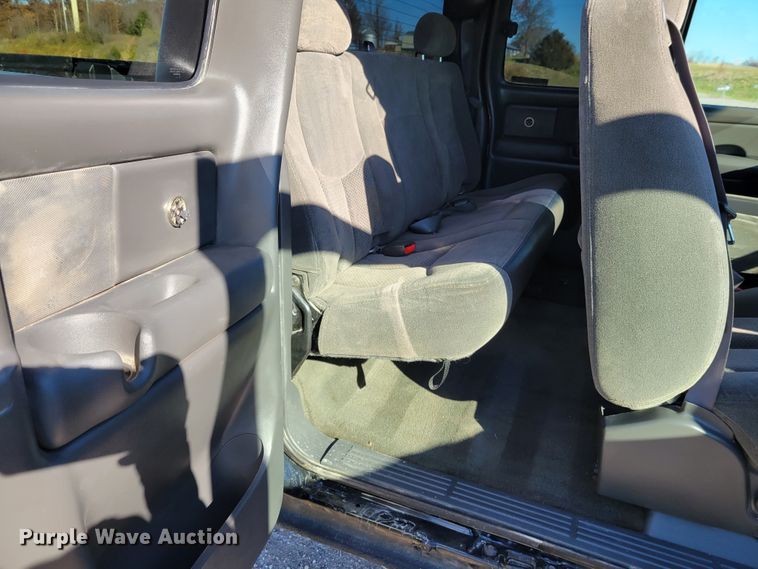 image for item IV9610 2005 Chevrolet Silverado 1500  Ext. Cab pickup truck