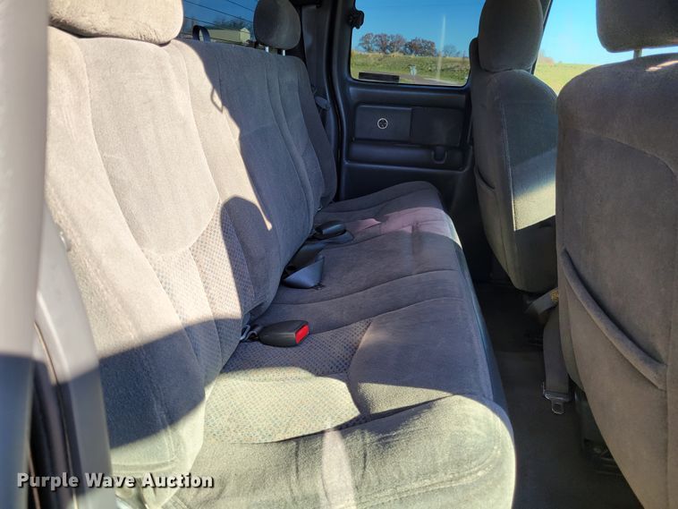 image for item IV9610 2005 Chevrolet Silverado 1500  Ext. Cab pickup truck