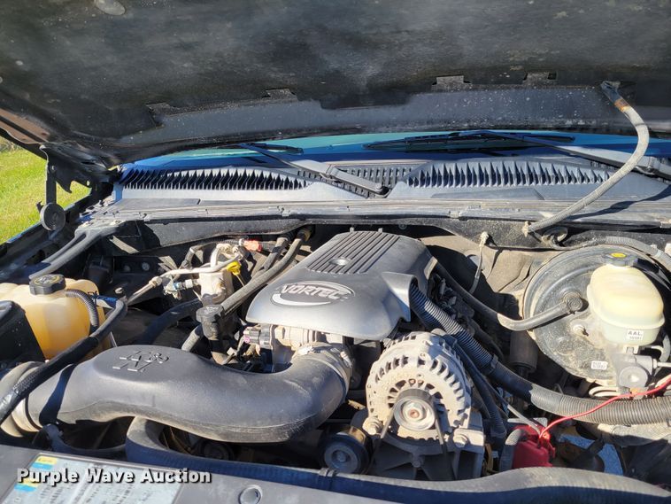 image for item IV9610 2005 Chevrolet Silverado 1500  Ext. Cab pickup truck