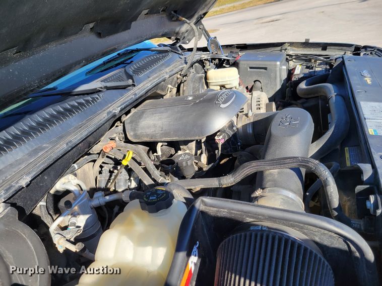 image for item IV9610 2005 Chevrolet Silverado 1500  Ext. Cab pickup truck