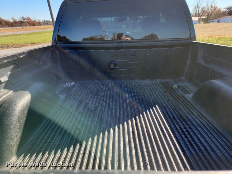 image for item IV9610 2005 Chevrolet Silverado 1500  Ext. Cab pickup truck