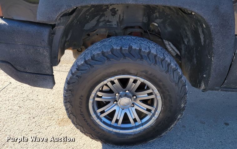 image for item IV9610 2005 Chevrolet Silverado 1500  Ext. Cab pickup truck