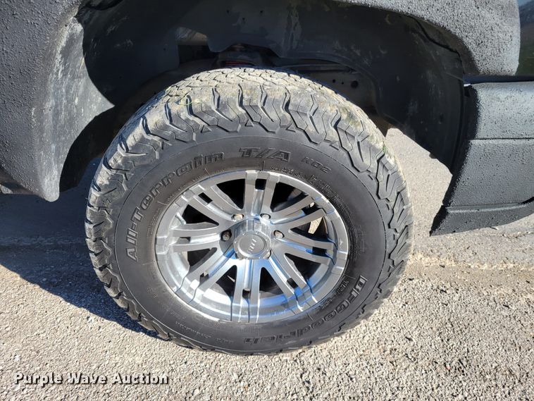 image for item IV9610 2005 Chevrolet Silverado 1500  Ext. Cab pickup truck